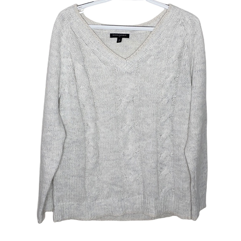 Banana Republic Factory grey cable knit v-neck sweater size M